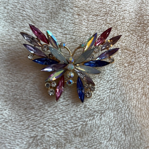 Butterfly Pin 🦋 - Picture 3 of 3